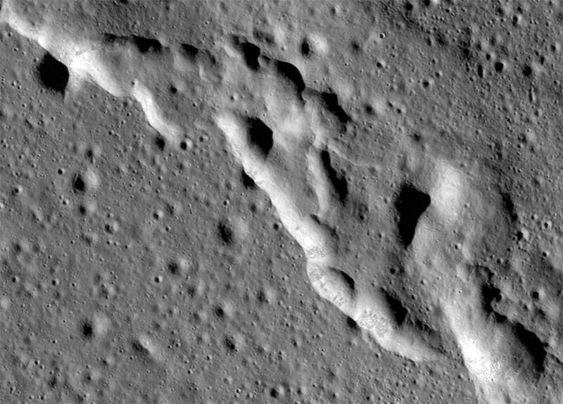 las crestas de la luna podrían demostrar que la luna está activa